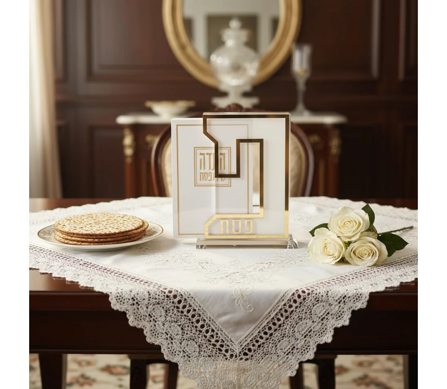 Lucite Passover Seder Stand with Six Softcover Haggadahs - Letter Peh Decoration